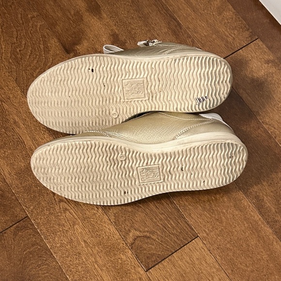 HOST PICK!  🎉Ara Gold High Soft Women's Side Zip Sneakers, size 7 - Picture 6 of 6